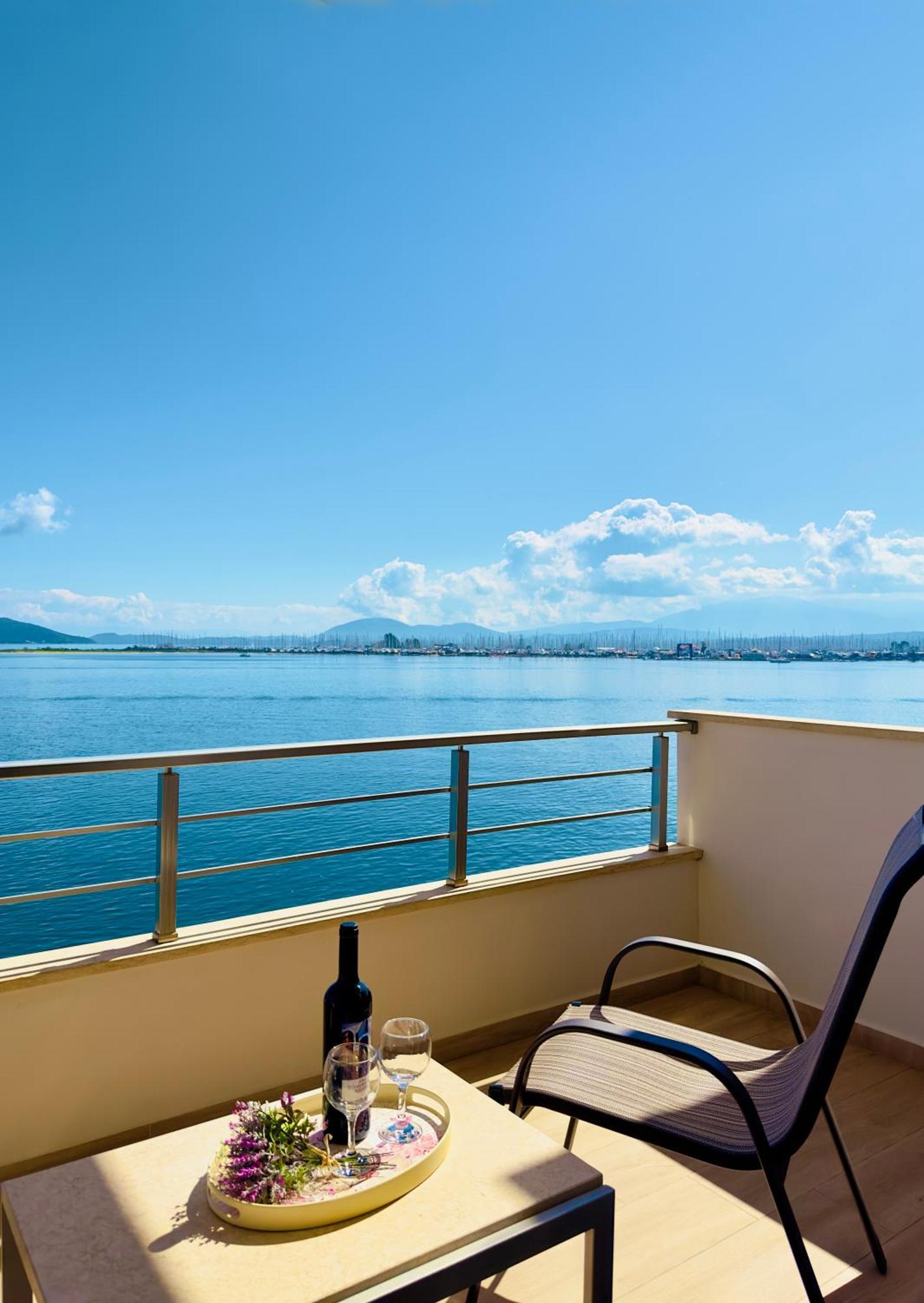 Bluish 3A Apartment Preveza Bagian luar foto