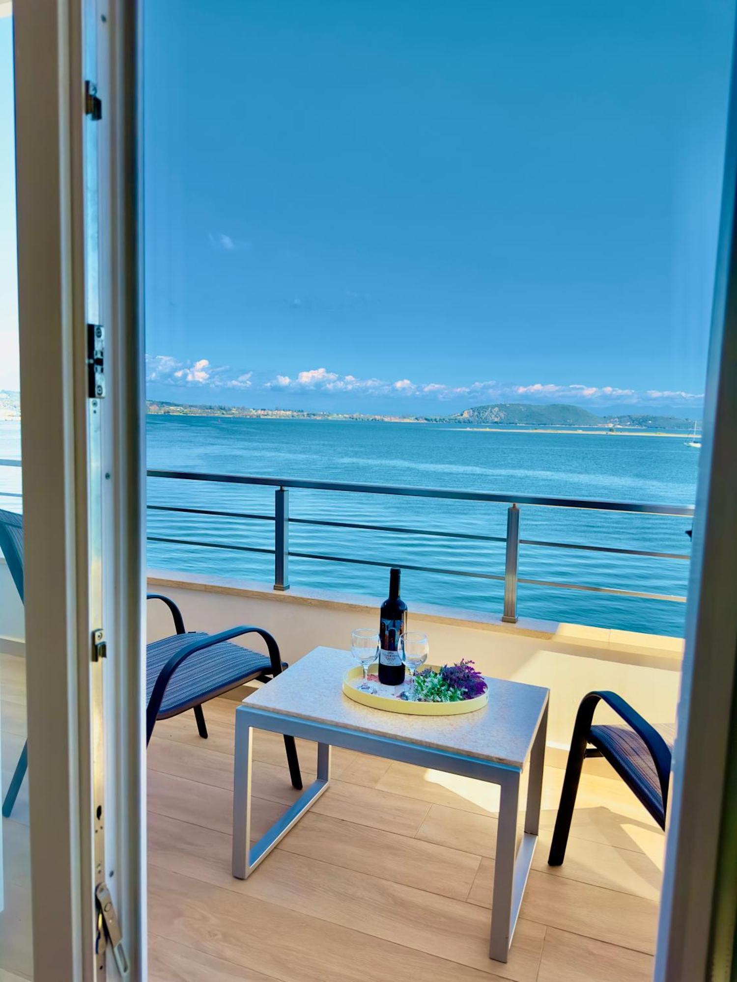 Bluish 3A Apartment Preveza Bagian luar foto